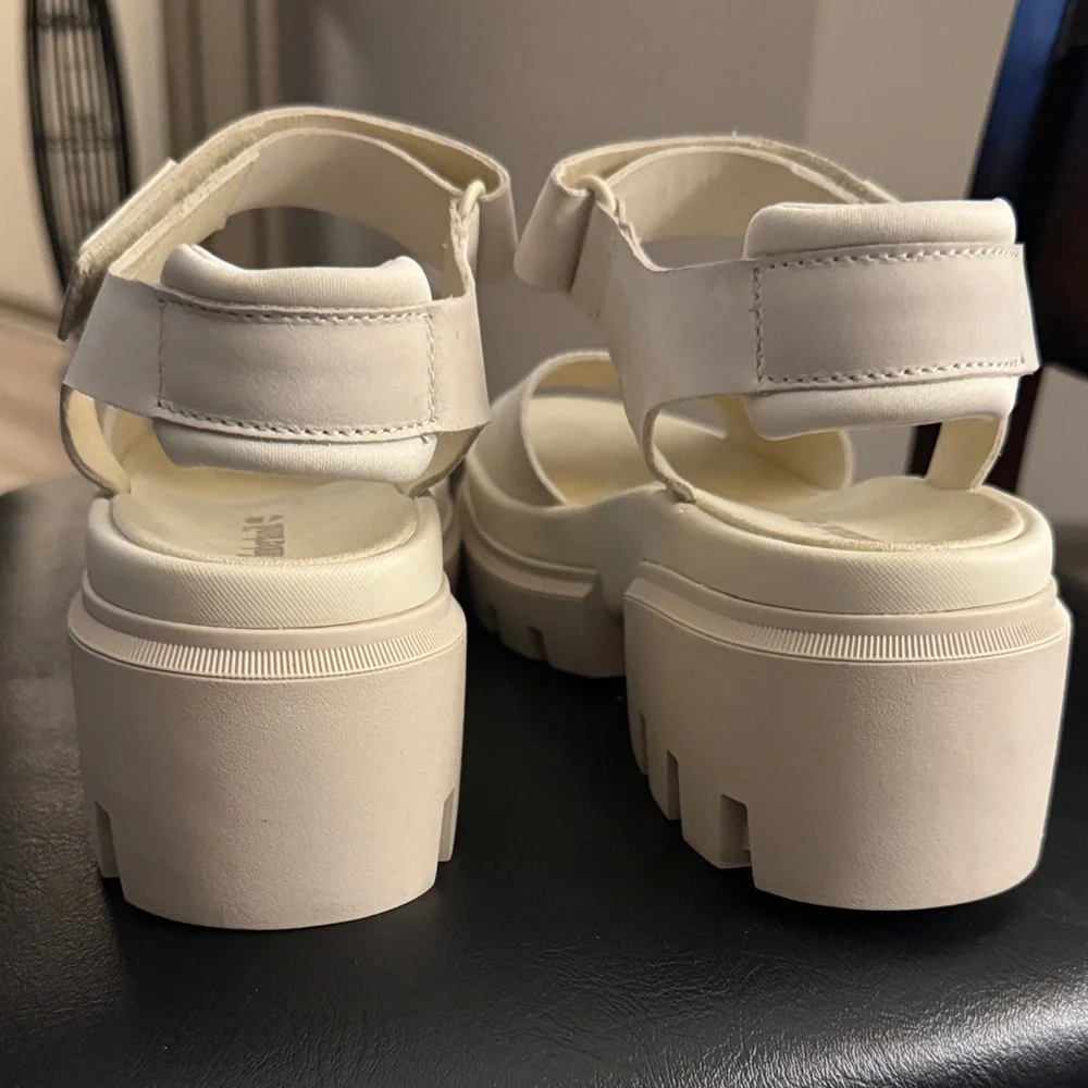 Timberland 🔥 Women’s Timberland everleigh ankle strap sandals 🔥 Size 10